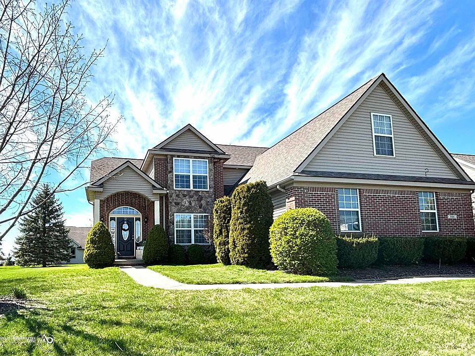 1st image of 8484 Woodridge Dr