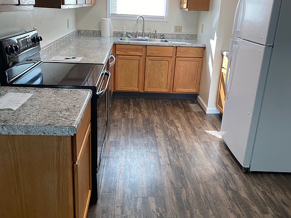 3rd image of 97 Lakeview Blvd