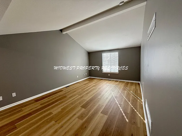 204 NW Market Pl — Photo 9