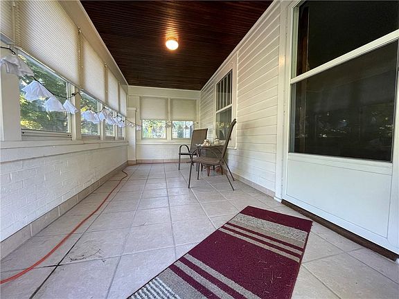 4th image of 5428 Manker St