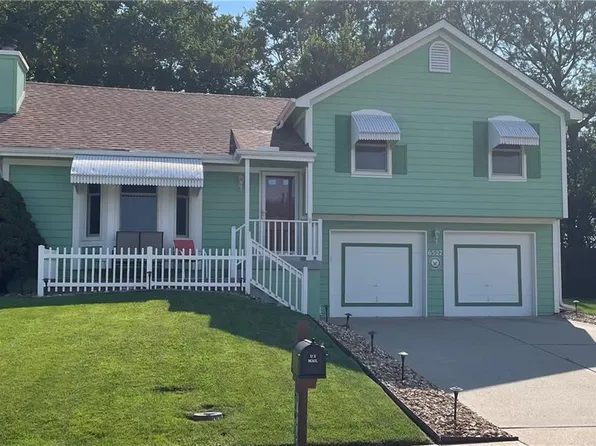 6527 NW Sioux Dr, Parkville, MO 64152