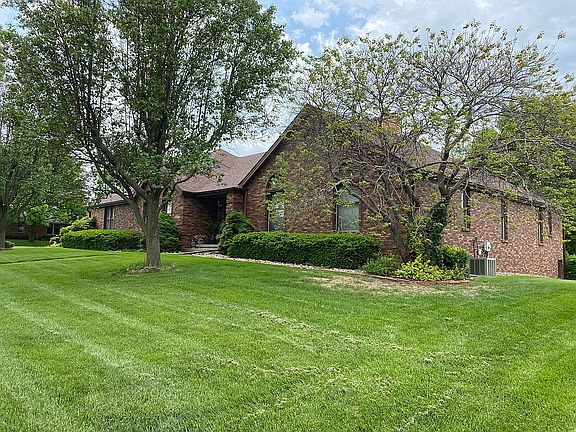 4th image of 5045 S 75th St