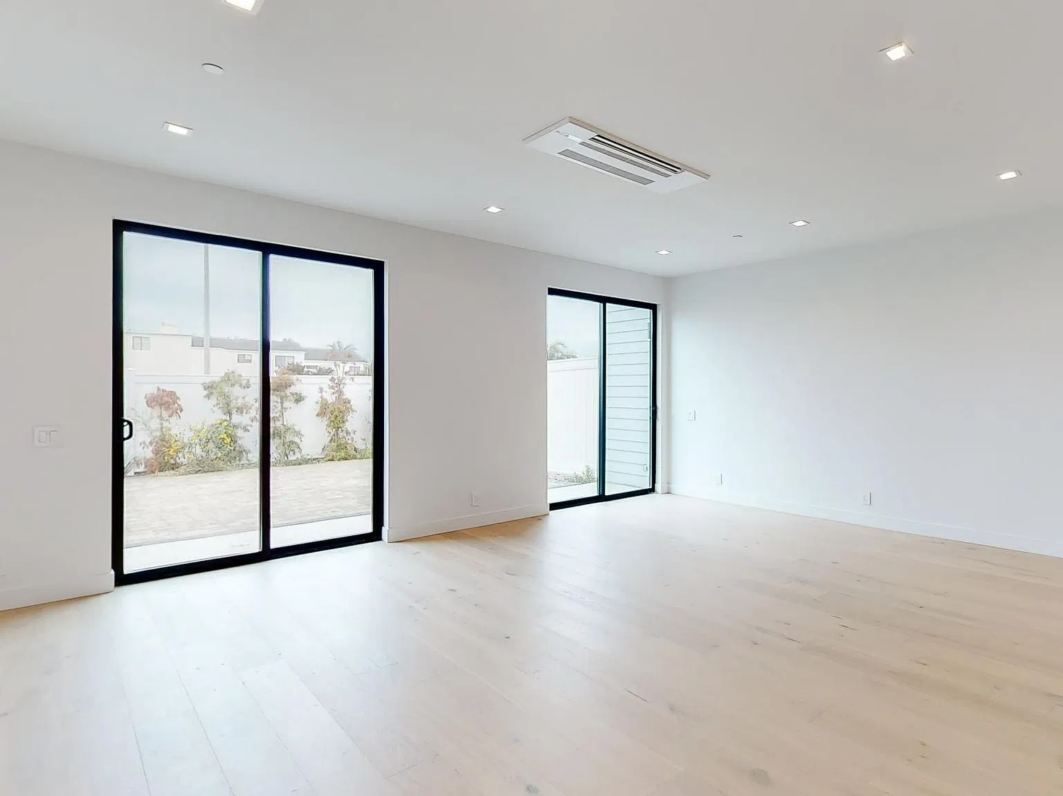 3 bed, 1942 sqft, $4,800 — Photo 3