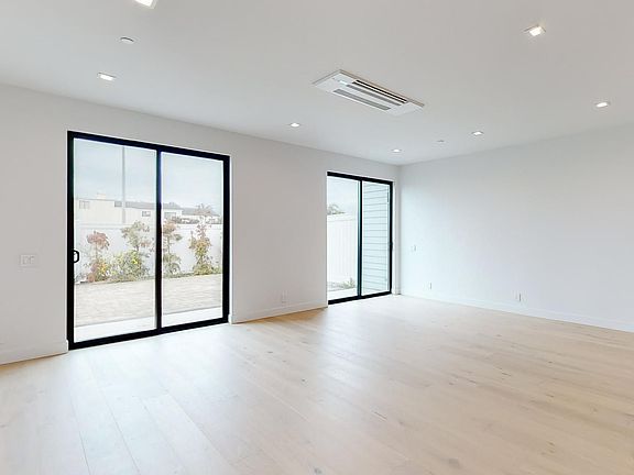 3rd image of Dunes St