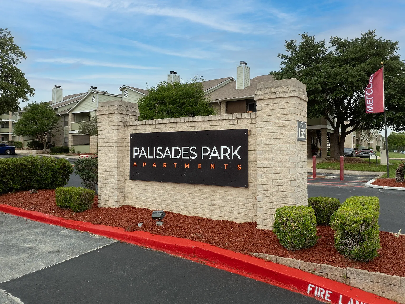 Palisades Park Apartments — Photo 2