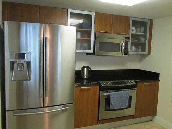 5th image of 1800 N Bayshore Dr APT 2814