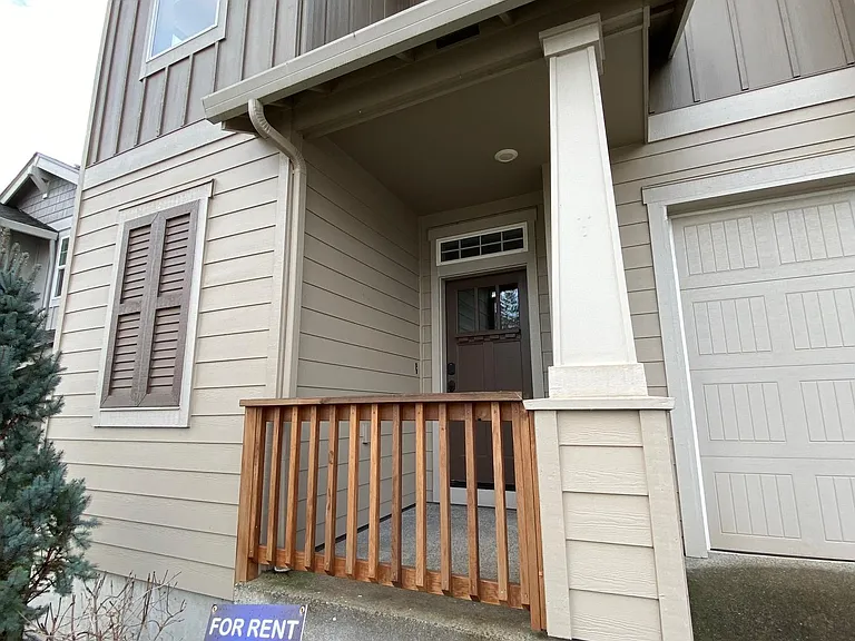 3715 NE Sitka Dr — Photo 2