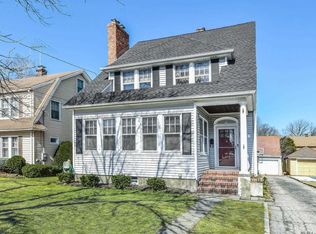 26 Landing Rd, Glen Cove, NY 11542