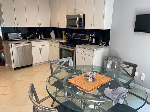 4th image of 209 Northwood Ct #209