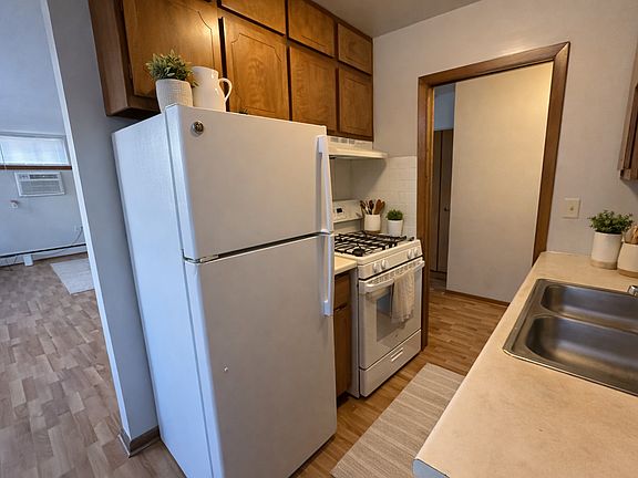 4th image of 1910 Colfax Ave S #1