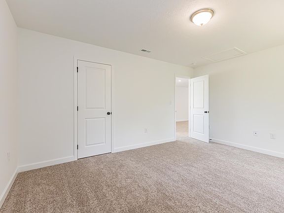 5th image of 13 Red Oak Dr