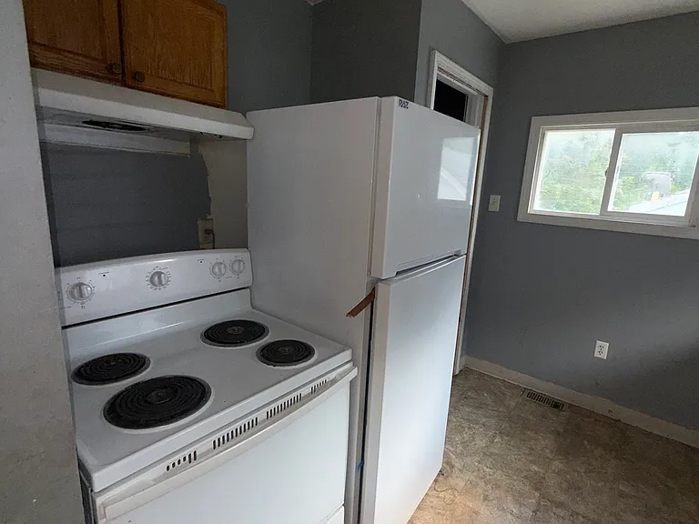 1553 E Walnut St — Photo 8