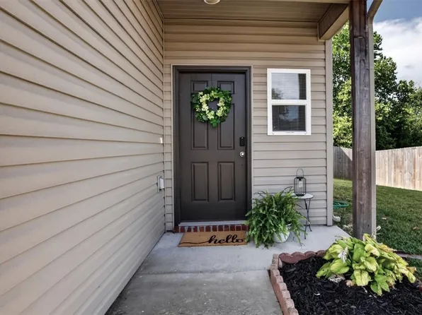 146 Cooper St, Huntsville, AR 72740