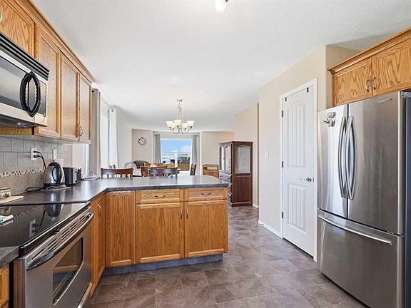 4th image of 48 S Vanson Close