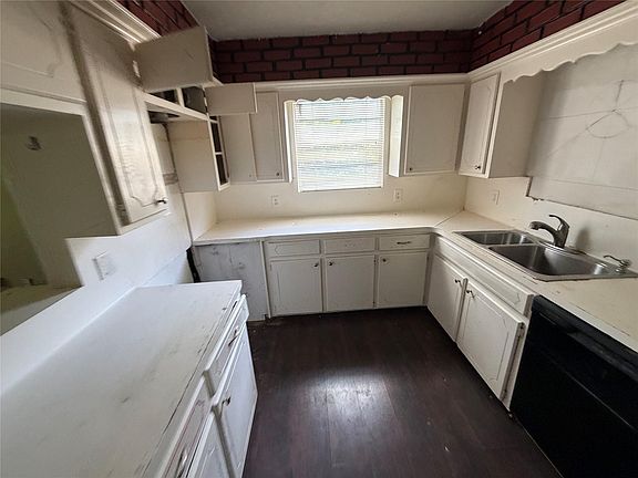 5th image of 8939 Intervale St
