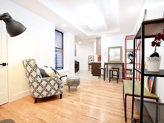 2nd image of 275 Kosciuszko St #201