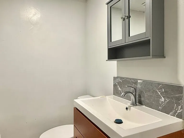 1300 Main St — Photo 5