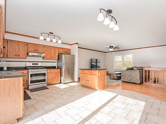 3rd image of 135 Lotus Dr