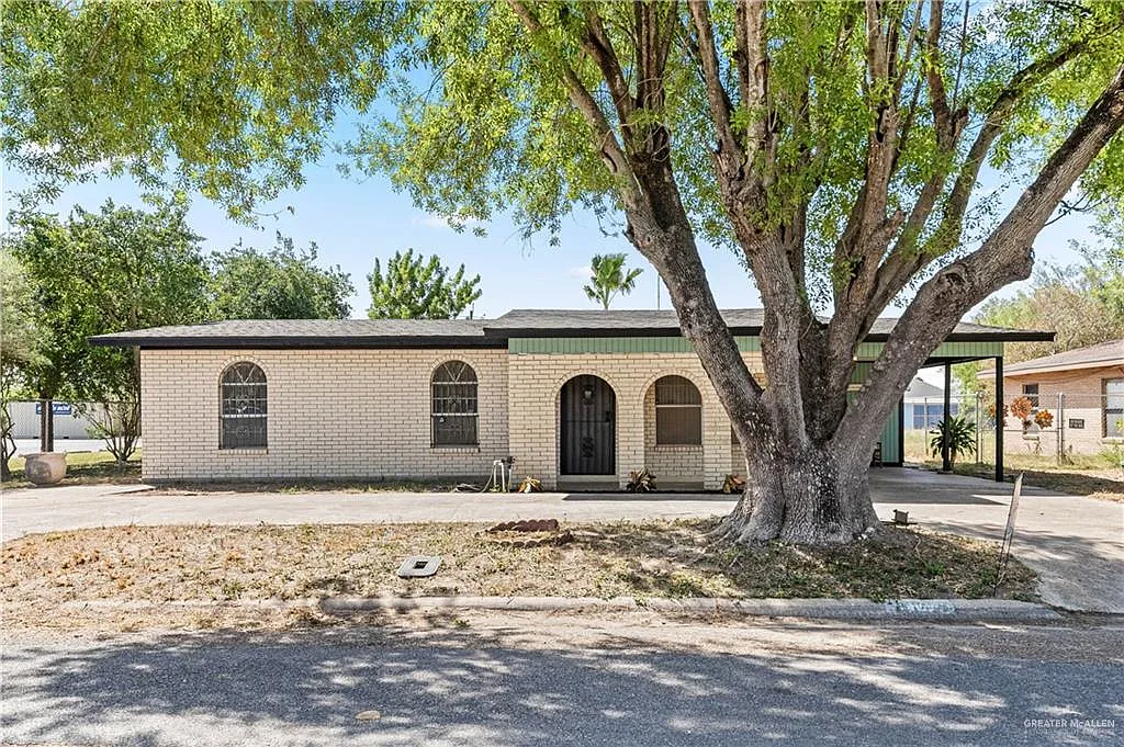 4 bed, 2.0 bath, 1464 sqft, $1,400 — Photo 1