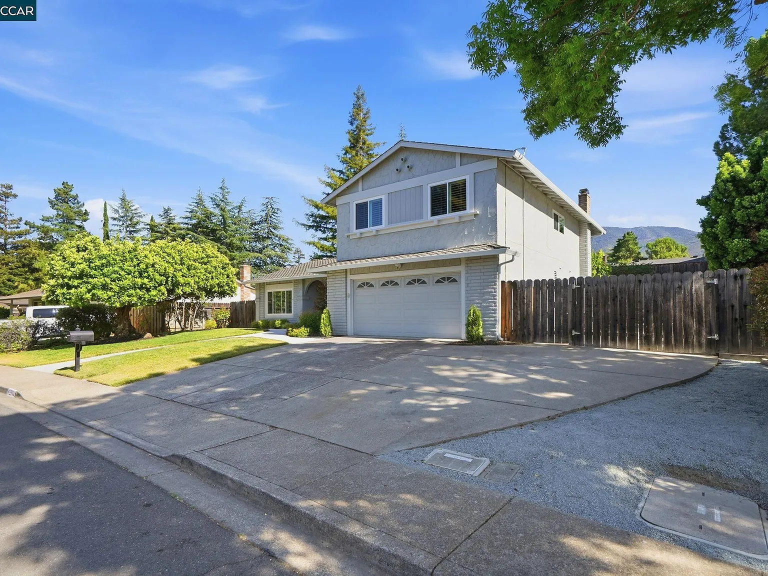 5 bed, 2437 sqft, $5,300 — Photo 3