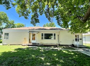 809 N 14th St, Marysville, KS 66508