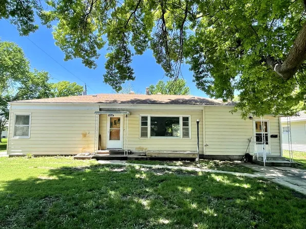 809 N 14th St, Marysville, KS 66508