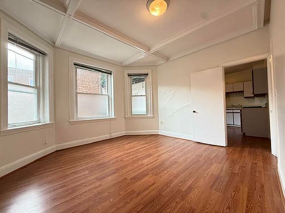 5th image of 55 Thatcher St APT 1A