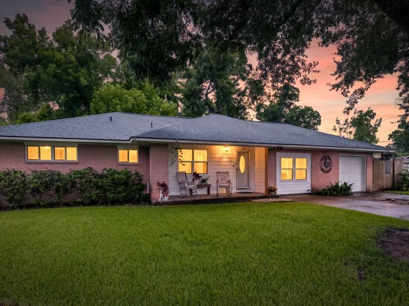 303 Southern Oaks Dr, Lake Jackson, TX 77566