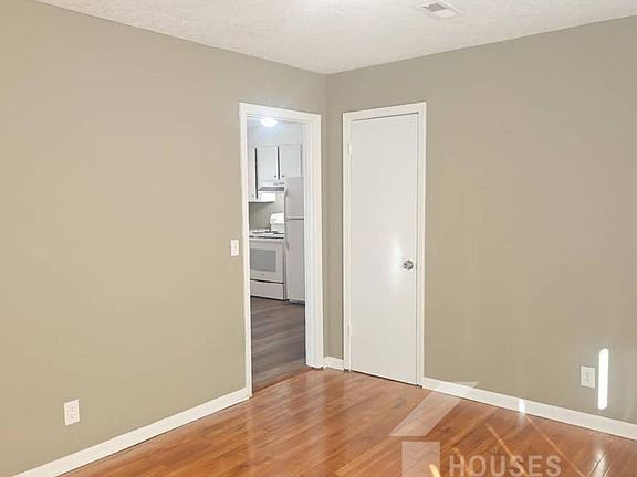 5th image of 4 Fargo Cir