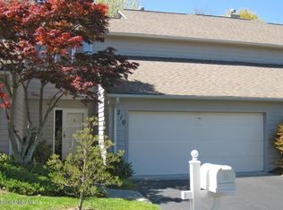 210 Woods Edge Ct, Blacksburg, VA 24060
