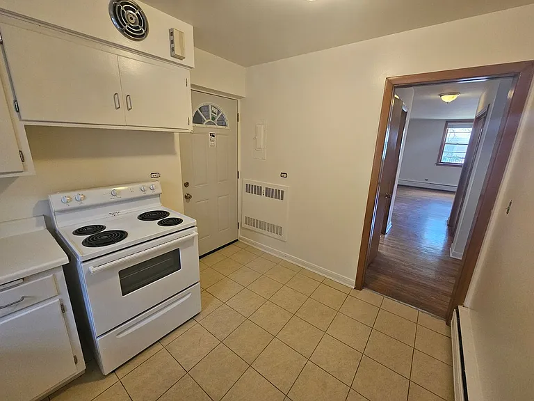 2725-27 Central St #2N — Photo 8