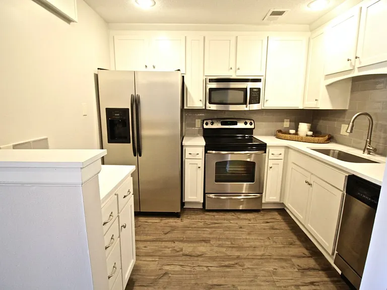 4415 Jefferson St — Photo 10