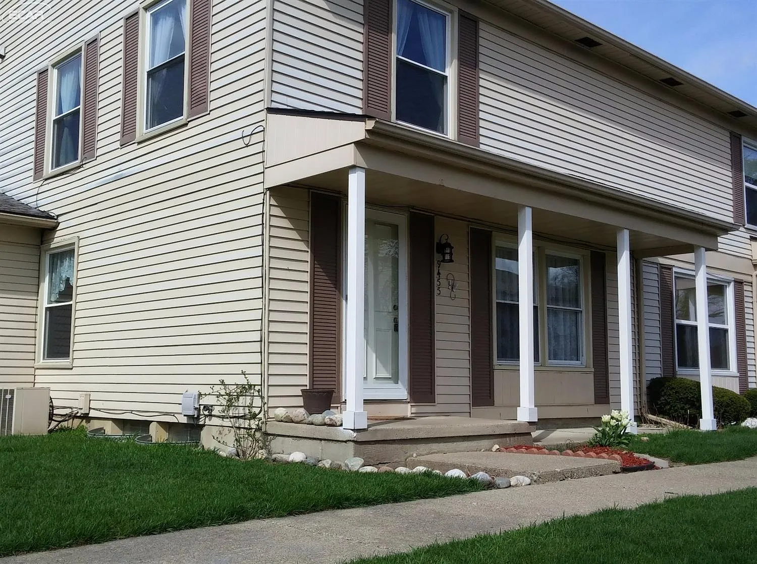 9455 Parkwood N photo 1