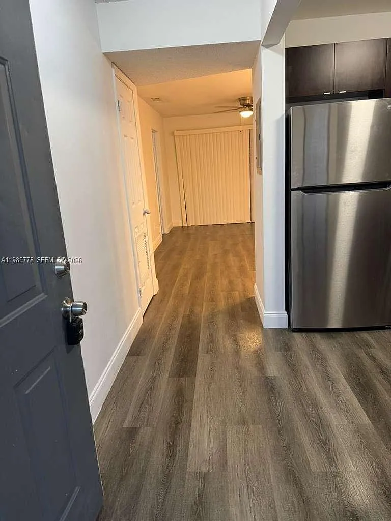 Building Photo - 605 Ixoria Ave #15
