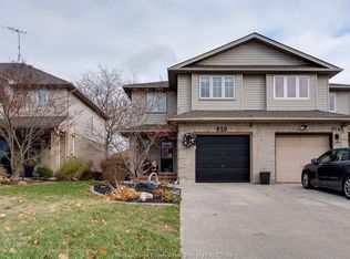 820 Michael Dr, Tecumseh, ON N8N 5A3