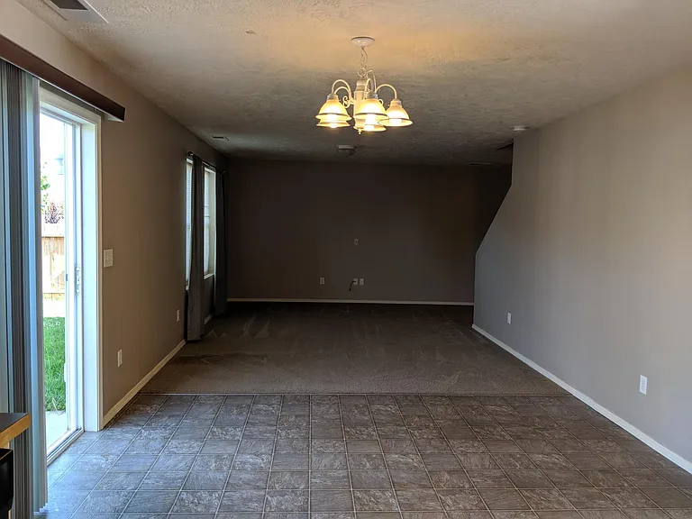 16168 Greenfield Way — Photo 4