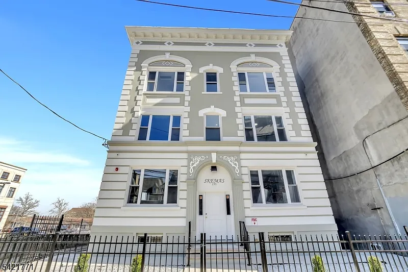 Building Photo - 155 Clifton Ave