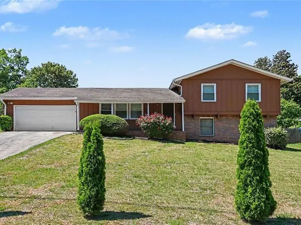 2130 Sandgate Cir, Atlanta, GA 30349
