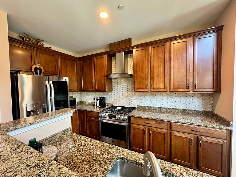 11 E Willow Rd — Photo 15