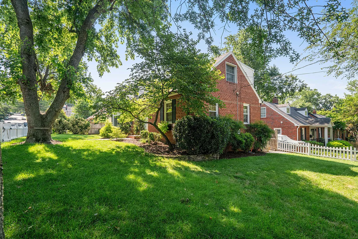 Building Photo - 740 Upland Pl