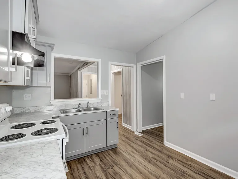 2814 Holiday Dr SW — Photo 12