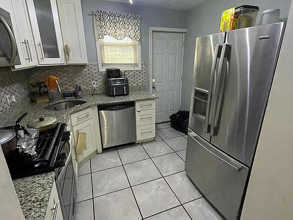4th image of 125 E Willard St