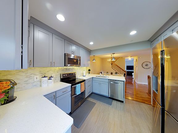 3rd image of 1072 Trevino Ln