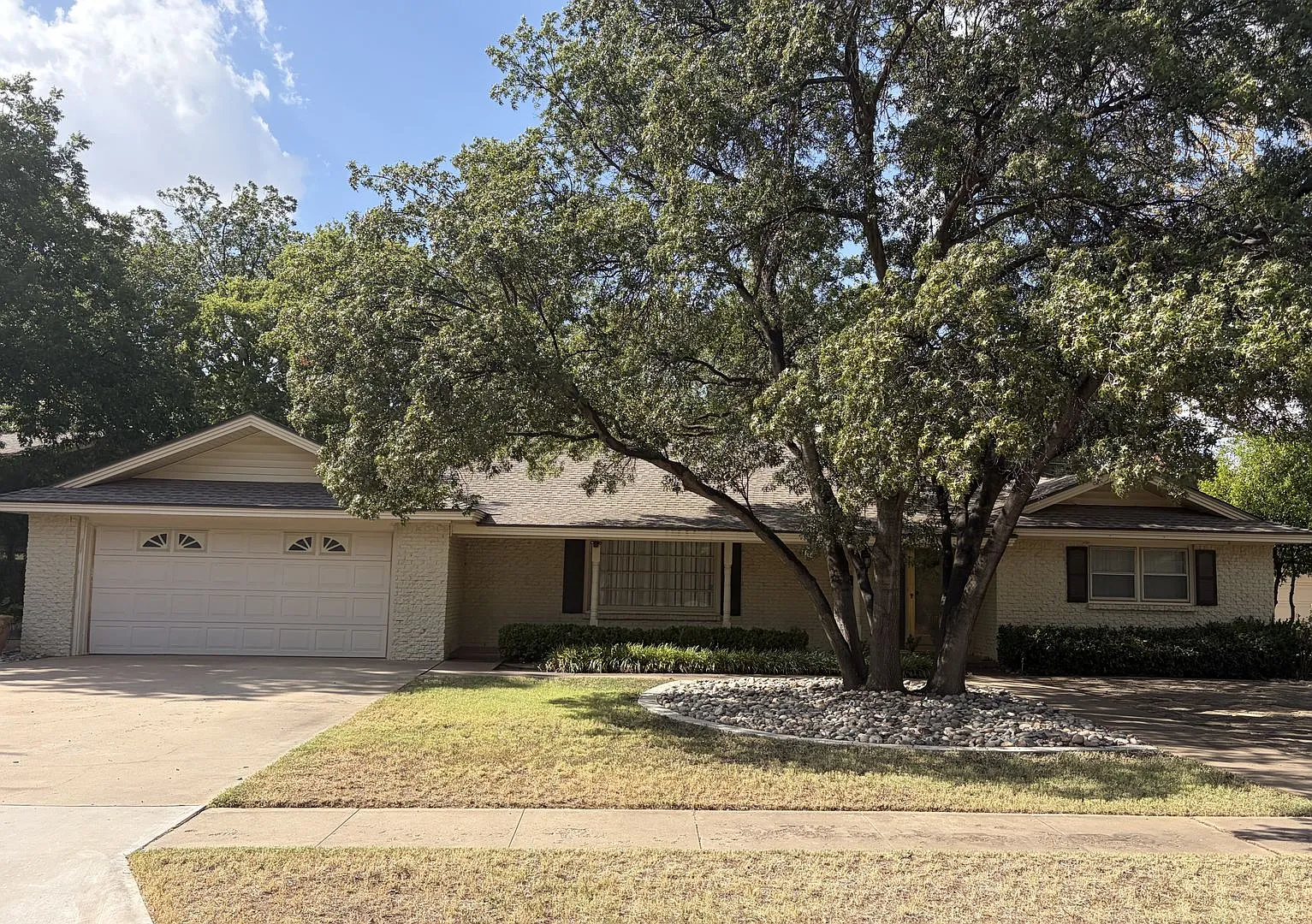 Spacious 4-Bedroom Home for Rent in Lubbock — Photo 1