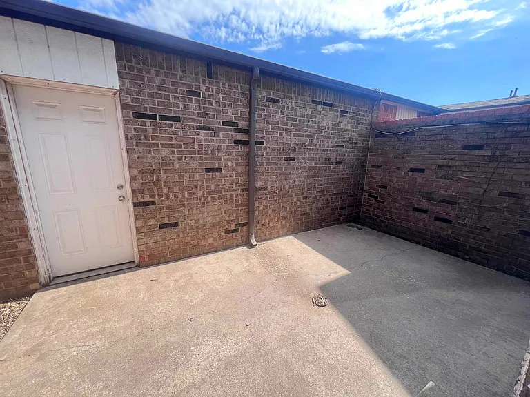 2105 NW 118th Ter — Photo 17
