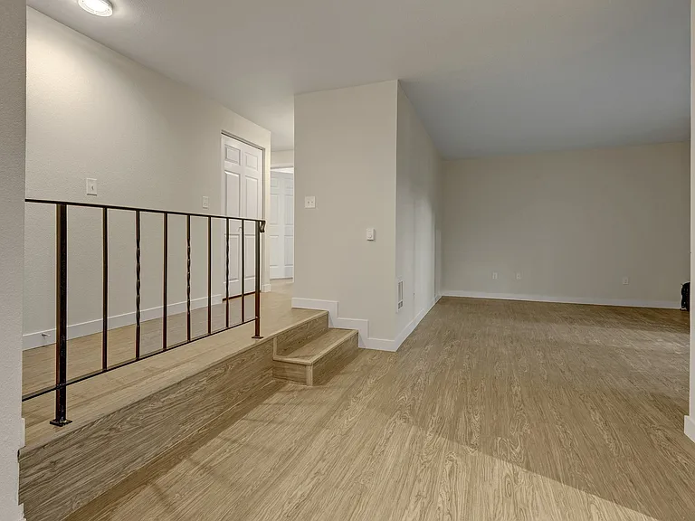 Bayview East Apartments — Photo 17