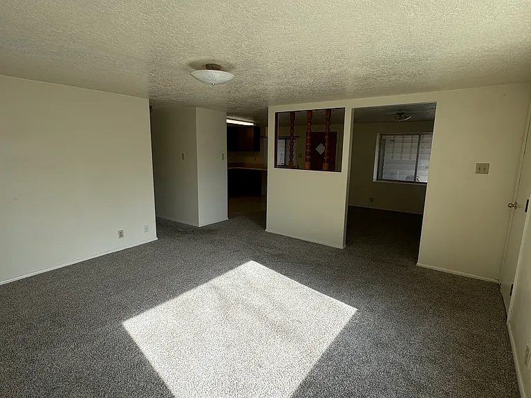 326 Lake St — Photo 2