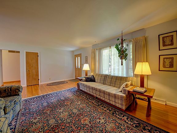 5th image of 315 Hillside Pl