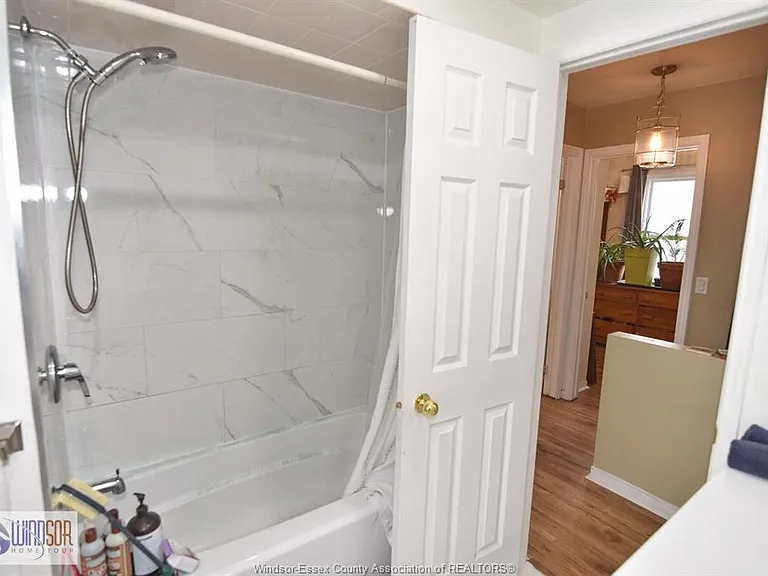 2471 Pillette Rd — Photo 37