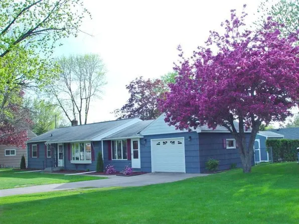 3699 Howard Ave N, White Bear Lake, MN 55110